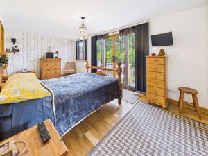 MASTER BEDROOM- click for photo gallery
